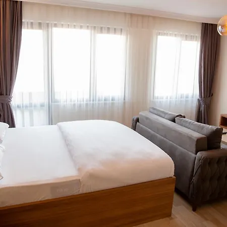 F & B מלון דירות *