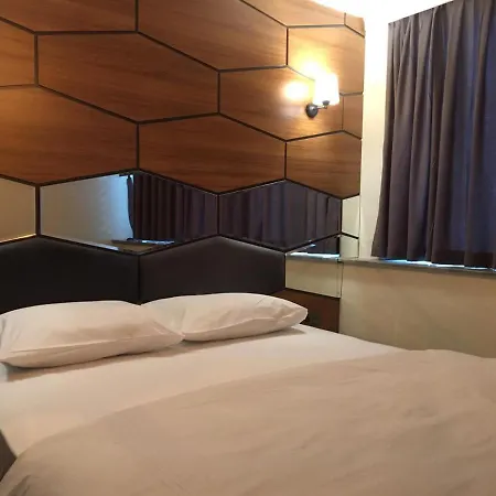 Aparthotel F & B *