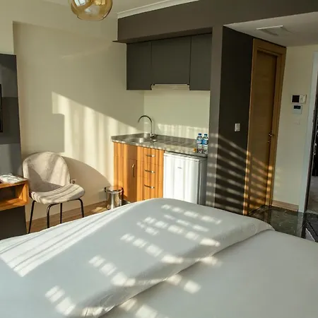 Aparthotel F & B