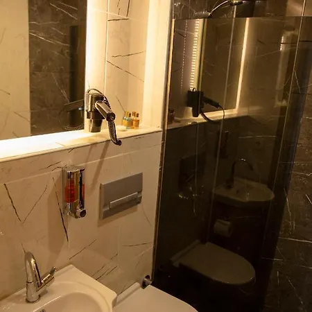 F & B Aparthotel *